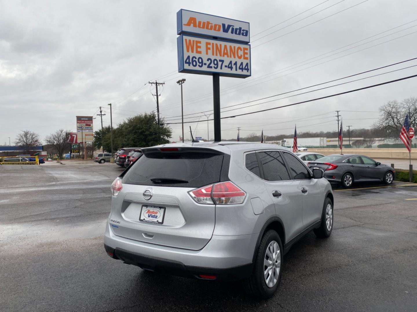 2016 SILVER Nissan Rogue S 2WD (KNMAT2MT7GP) with an 2.5L L4 DOHC 16V engine, CVT transmission, located at 420 I-35E, Lancaster, TX, 75146, (469) 297-4144, 32.593929, -96.823685 - Photo#2